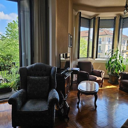 Homegallery - Elegante Appartamento Milanese 외부 사진