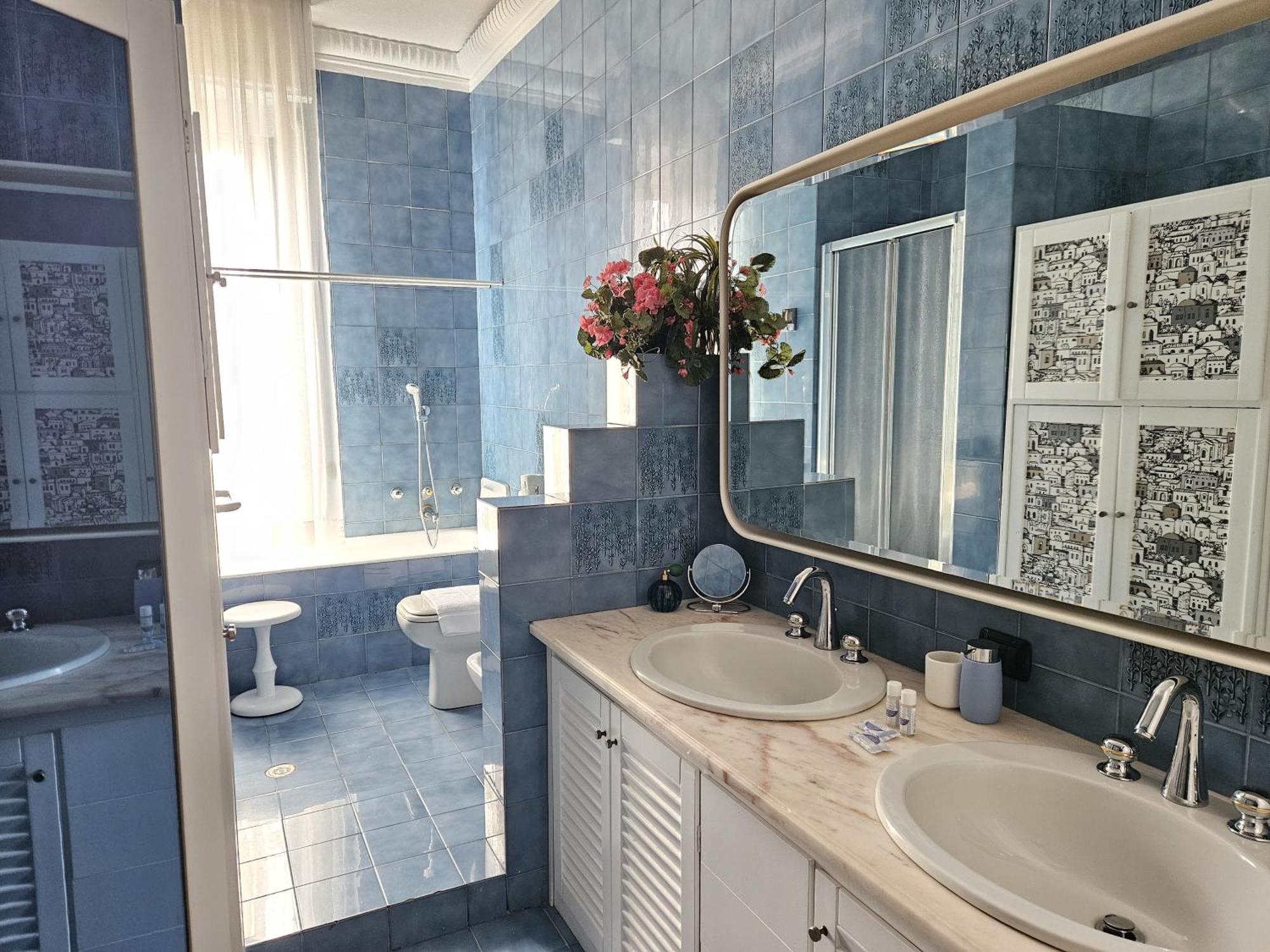 Homegallery - Elegante Appartamento Milanese 외부 사진