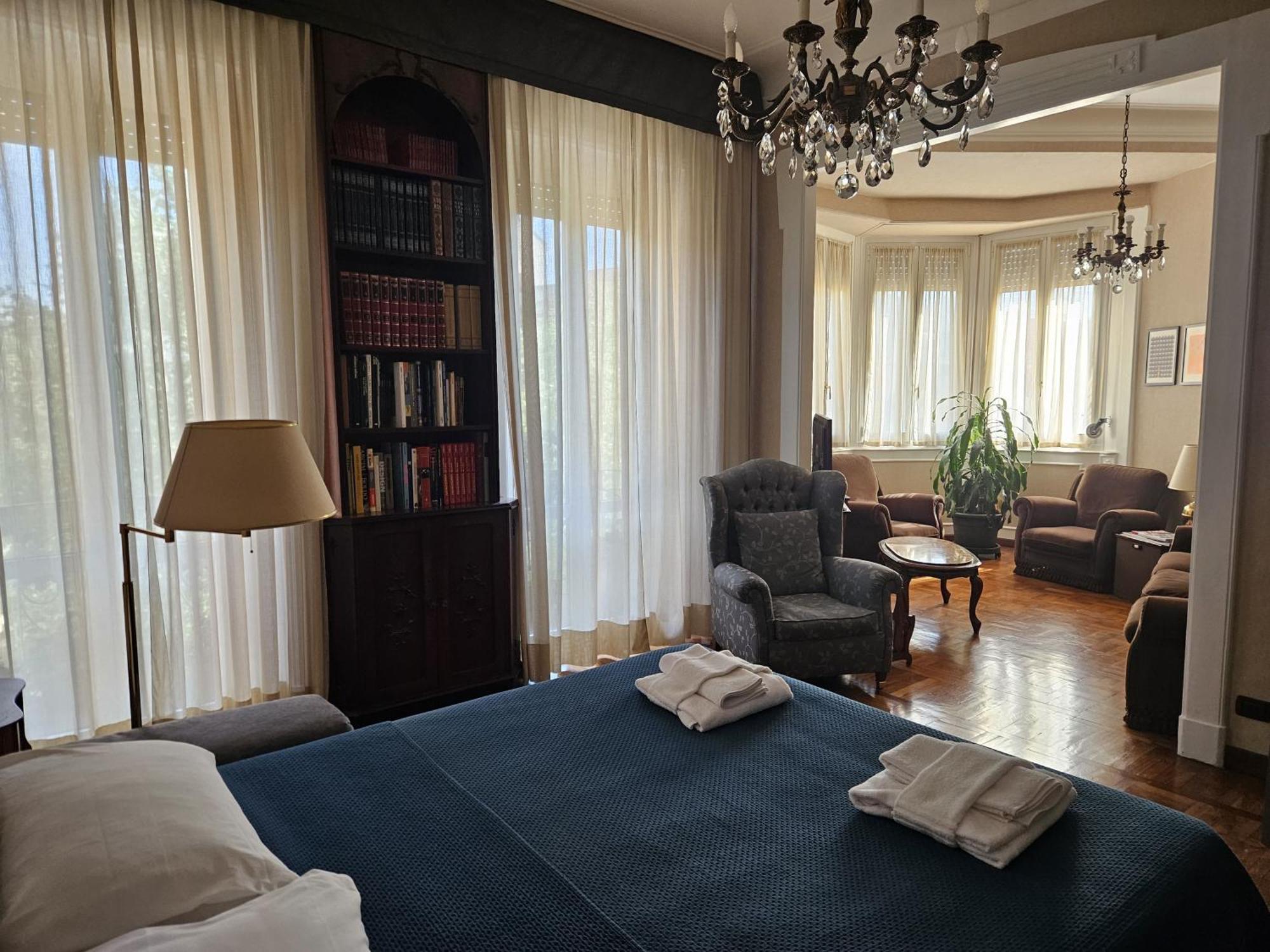 Homegallery - Elegante Appartamento Milanese 외부 사진